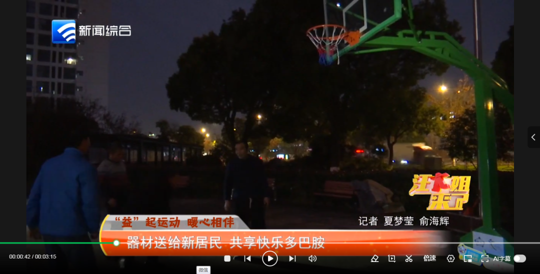 顯得更加活